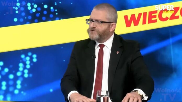 Czy jest Pan za wyjściem Polski z UE?
  Grzegorz Braun: Tak! Eurokołchoz atakuje...