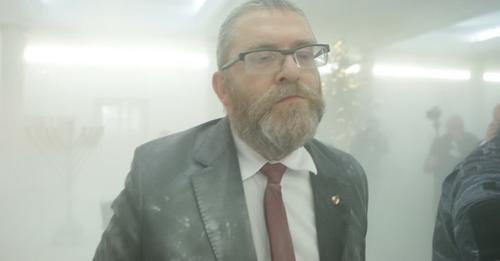 Grzegorz Braun komentuje akcję z gaśnicą, karę od Sejmu, Konfederacji i reakcje ...